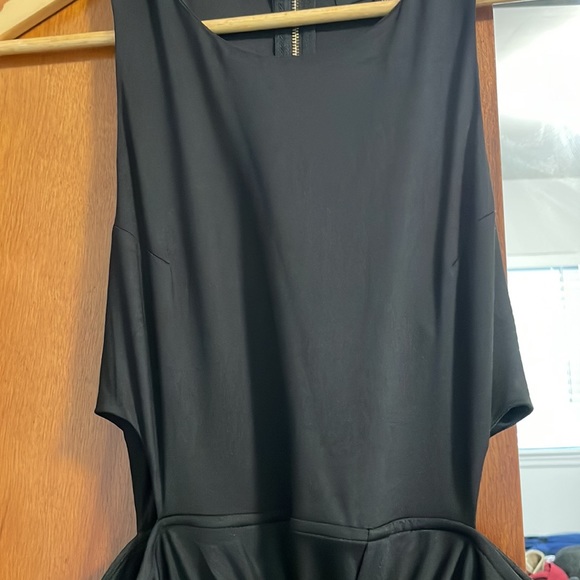 Small black dress with twist in the middle, high low - Picture 5 of 6